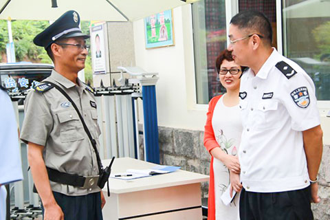 省公安厅内保总队总队长饶华军一行到恩施安邦保安公司服务单位孝感幼儿园视察内保工作