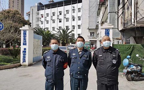 【助力复工】大队长化身理发师为一线队员解决“头等大事”助力复工复产
