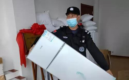 保安员爱岗敬业获客户单位嘉奖