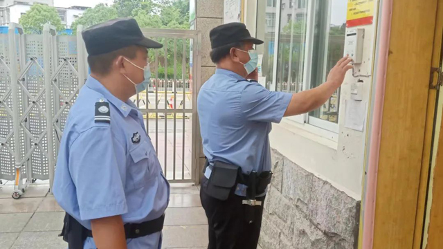 烈日下的坚守