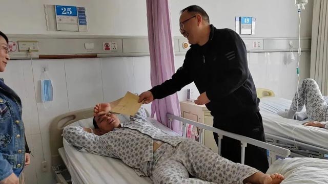 心系员工情 慰问暖人心