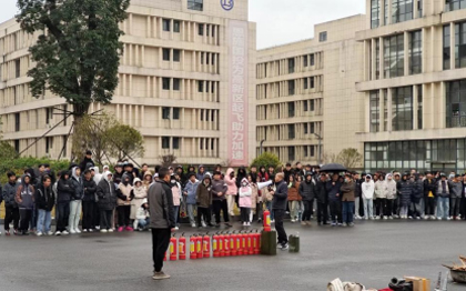居安思危抓演练、从容应对保平安——职院立讯校区开展校园反恐防暴暨消防安全应急演练活动
