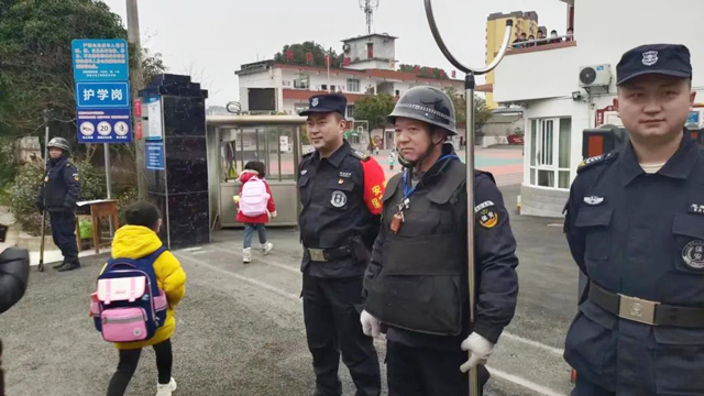 开学第一天，安邦保安全力以“护”