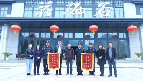 花硒谷保安执勤组“警”“保”联动，共建共防共护区域平安